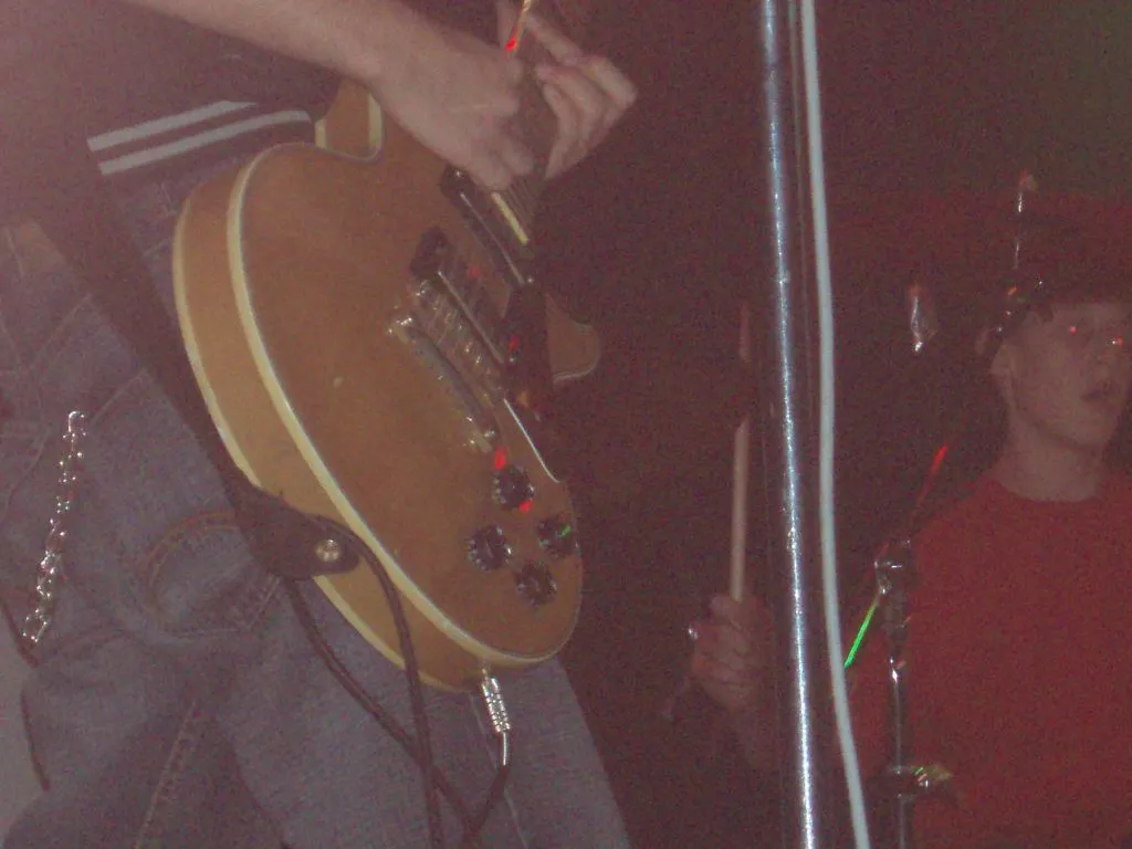 Ešte Nie - Koncert proti rasizmu gitara.jpg